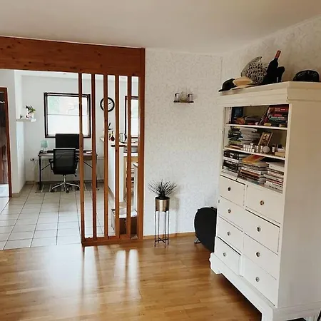 Ruhige Mit Terrasse Apartman