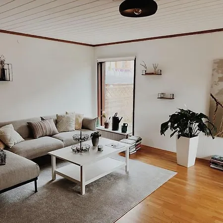 Ruhige Mit Terrasse Apartment